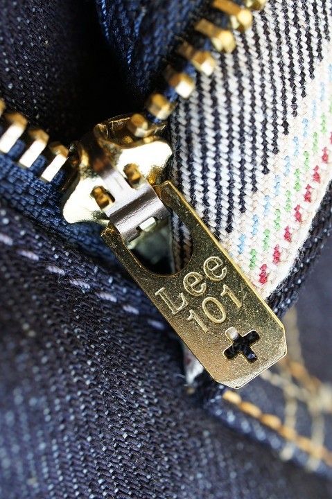 The custom zipper is marked Lee 101+ as well. You may ask: why is a limited pair of jeans not button fly? It's because Lee was the first brand that made and sold jeans with a zip fly! And they are proud of that heritage. 