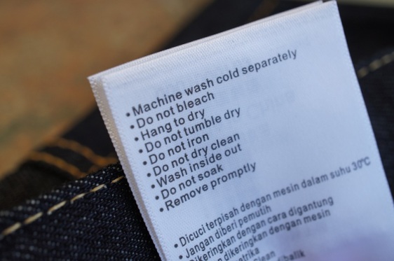 Notice anything unusual? Well, it says Do not soak and remove promptly. This goes against the denim head commandment of soaking as a washing/softening method, albeit as seldom as possible.